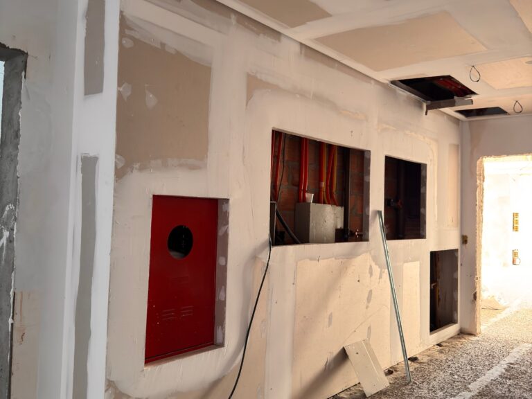Estrutura de shaft técnico em drywall para passagem de instalações
